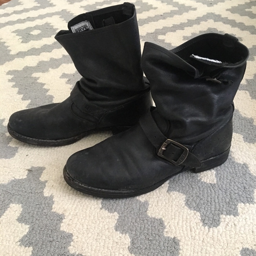 FRYE women’s Veronica short black leather boot